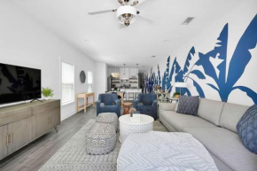 Modern Luxury 4 BR house, 4 blocks from the beach!